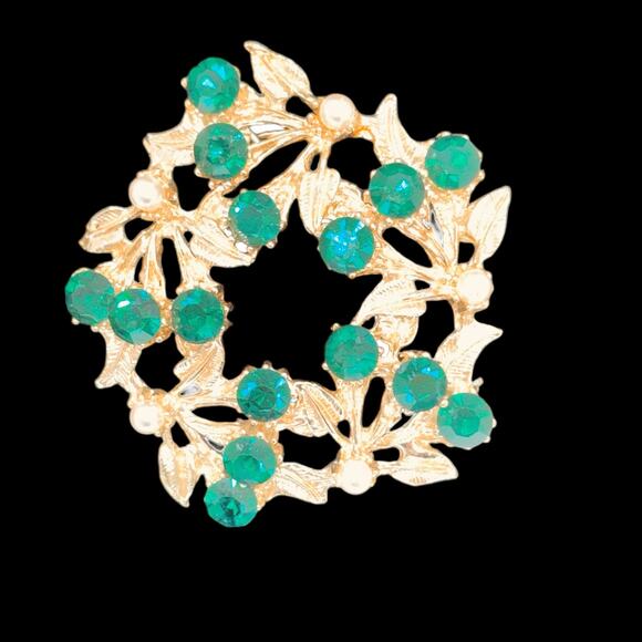 Christmas Wreath Rhinestone Brooch Pin Vintage Green Stones Goldtone - Picture 8 of 8